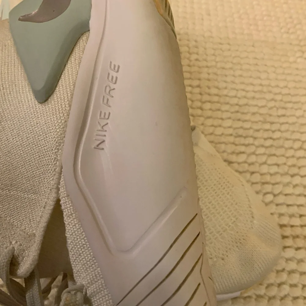 NIKE